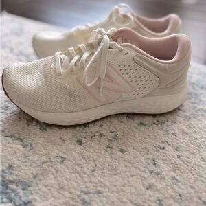 7.5 New Balance comfort shoes